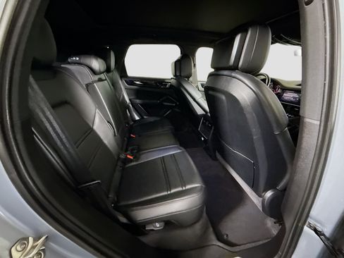 Used 2023 Porsche Cayenne Platinum Edition AWD/4WD image 26