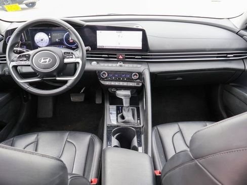 Used 2025 Hyundai Elantra Limited FWD image 6