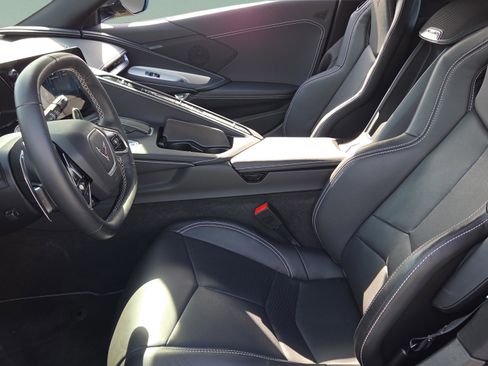 Used 2024 Chevrolet Corvette Stingray Coupe w/ Z51 Performance Package image 9