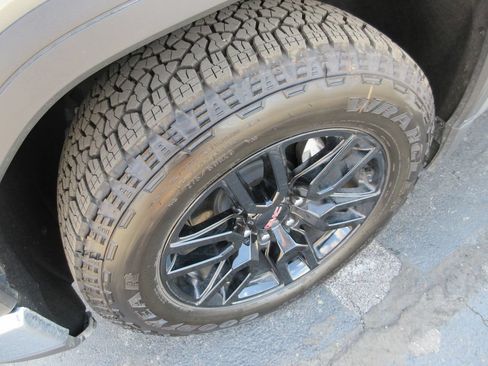 Certified 2026 GMC Sierra 1500 SLE RWD image 13