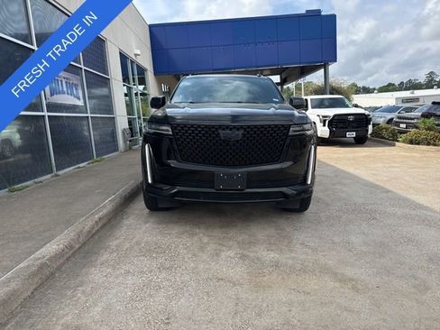 Used 2024 Cadillac Escalade Premium Luxury image 2
