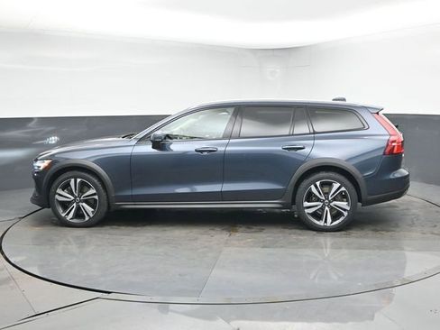 Used 2023 Volvo V60 B5 Cross Country Plus image 6