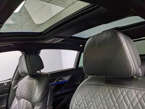 Used 2022 BMW 750i xDrive w/ Executive Package image 28