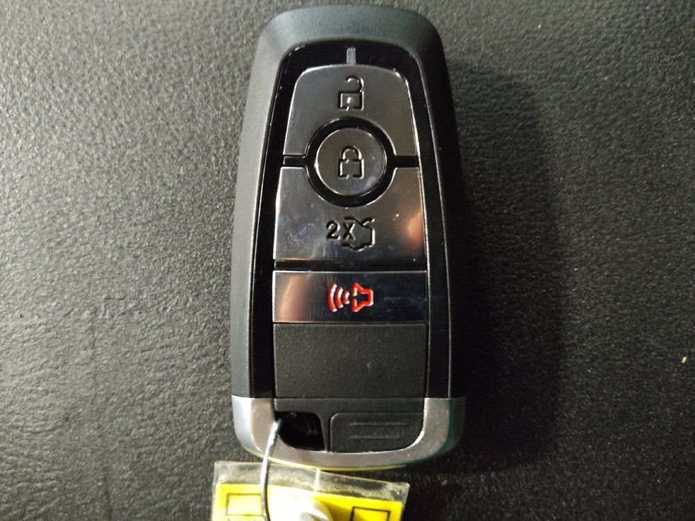 Used 2018 Ford Fusion SE w/ Fusion SE Technology Package FWD image 32