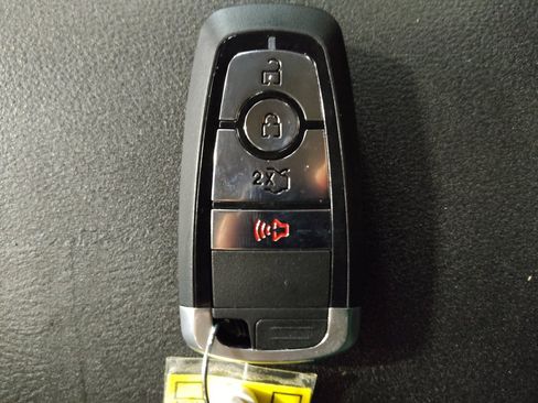 Used 2018 Ford Fusion SE w/ Fusion SE Technology Package FWD image 32