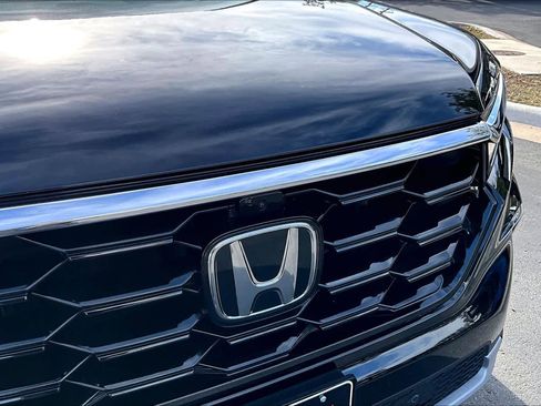 Used 2025 Honda Pilot Elite image 30