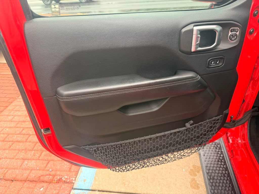Used 2018 Jeep Wrangler Unlimited Sahara AWD/4WD image 22