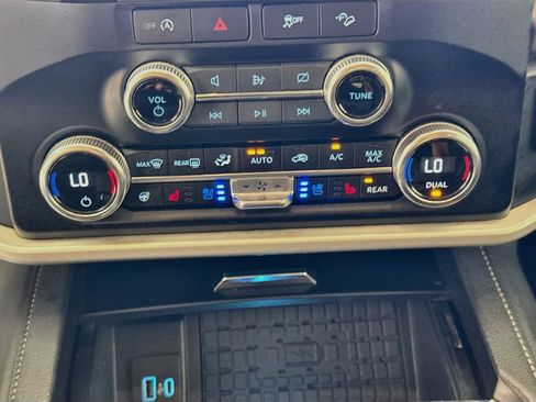 Used 2024 Ford Expedition XLT AWD/4WD image 18
