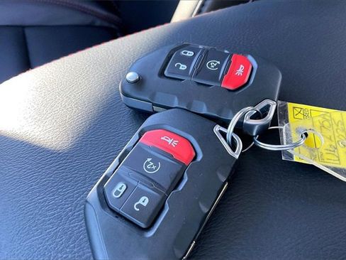 Used 2025 Jeep Gladiator Rubicon w/ Convenience Group image 10