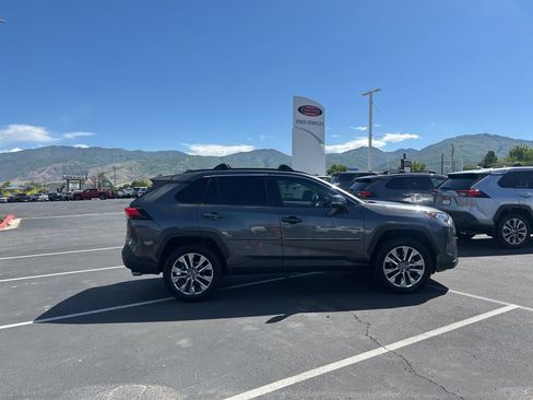 Used 2019 Toyota RAV4 XLE Premium w/ Cold Weather Package AWD/4WD image 3