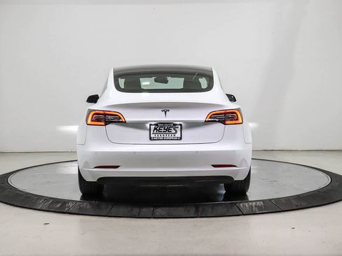 Used 2018 Tesla Model 3 Long Range RWD image 3