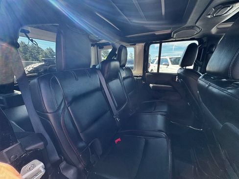 Used 2023 Jeep Wrangler Unlimited Rubicon w/ Cold Weather Group AWD/4WD image 31