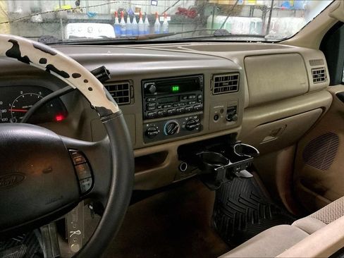 Used 2001 Ford F250 Lariat RWD image 4