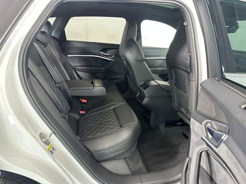 Used 2022 Audi e-tron S Prestige w/ Prestige Package image 26