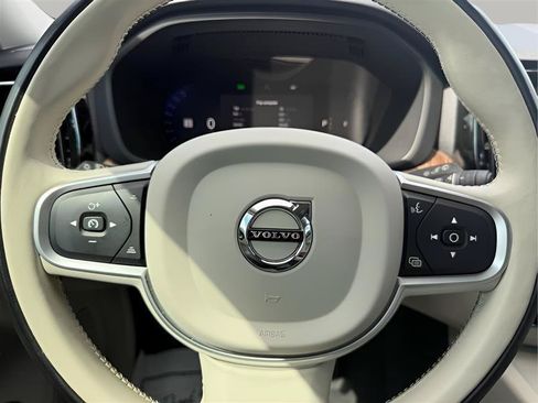 Used 2022 Volvo XC60 B5 Momentum w/ Advanced Package AWD/4WD image 44
