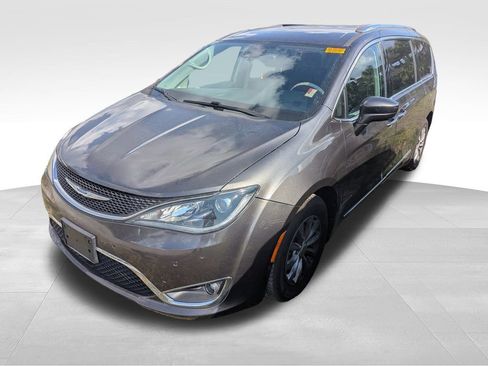 Used 2018 Chrysler Pacifica Touring-L w/ Advanced Safetytec Group image 9