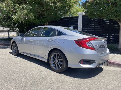 Used 2019 Honda Civic EX image 3
