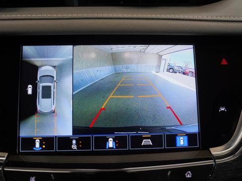 Used 2022 Cadillac XT6 Premium Luxury w/ Technology Package image 18