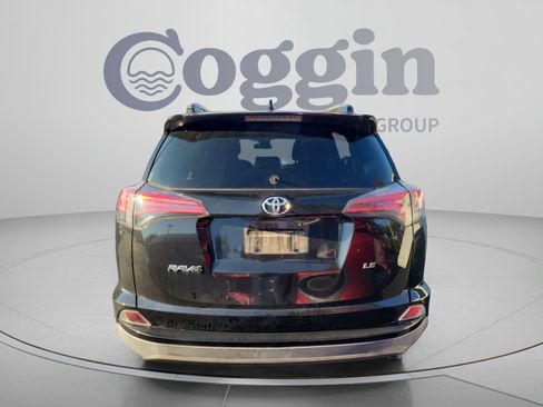 Used 2017 Toyota RAV4 LE FWD image 4