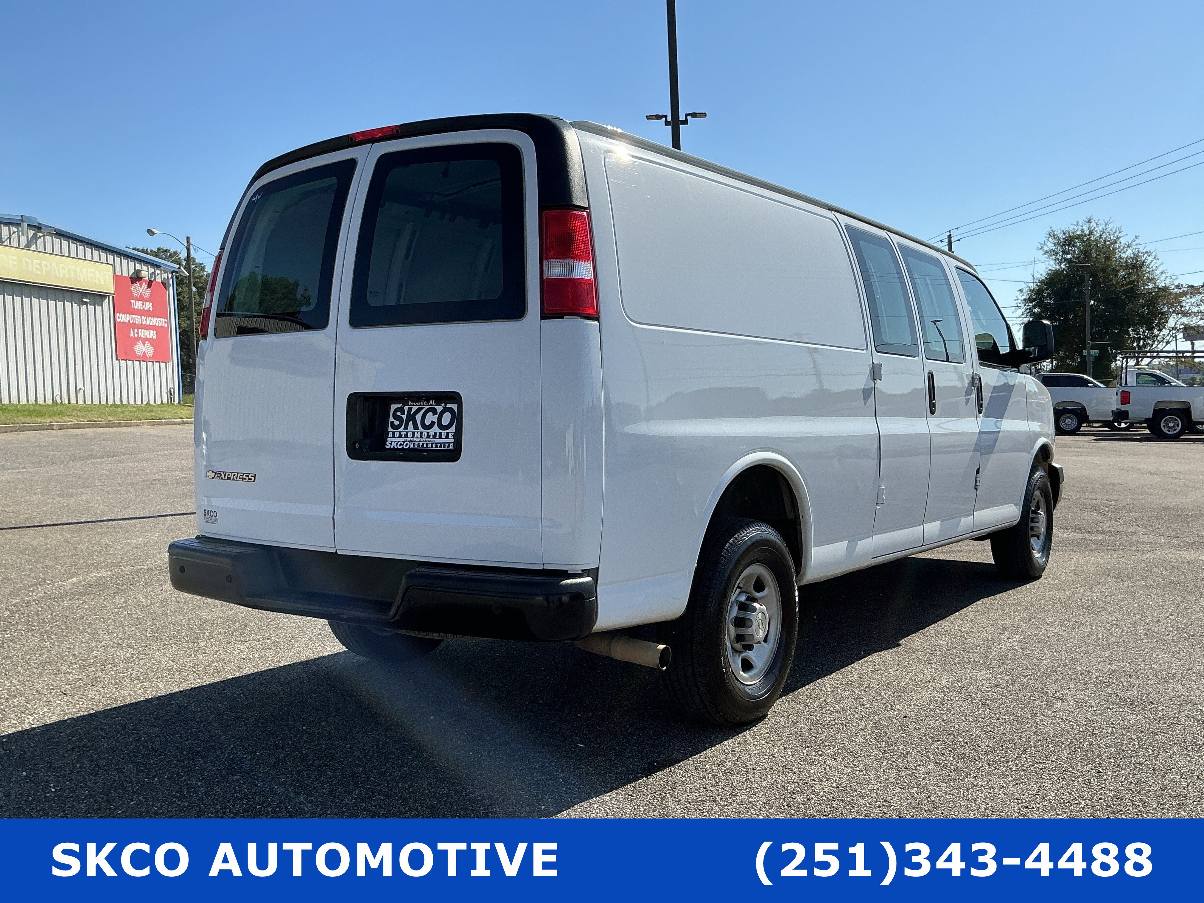 Used 2021 Chevrolet Express 2500 Extended w/ Driver Convenience Package RWD image 5