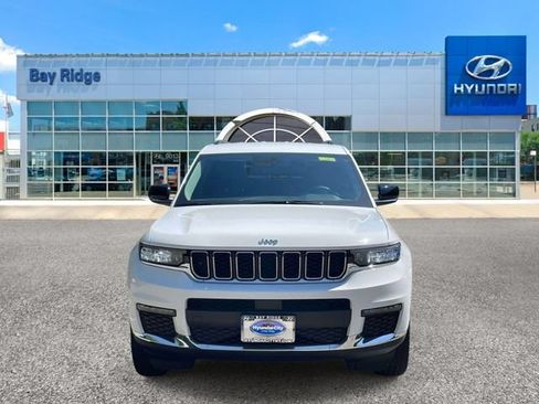 Used 2023 Jeep Grand Cherokee L Limited AWD/4WD image 2