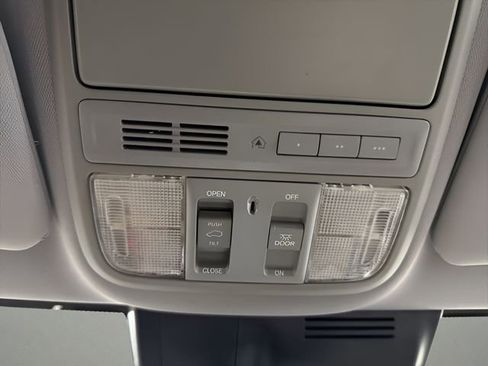 Used 2018 Honda CR-V Touring image 26