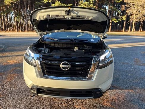 Used 2023 Nissan Pathfinder SL image 20