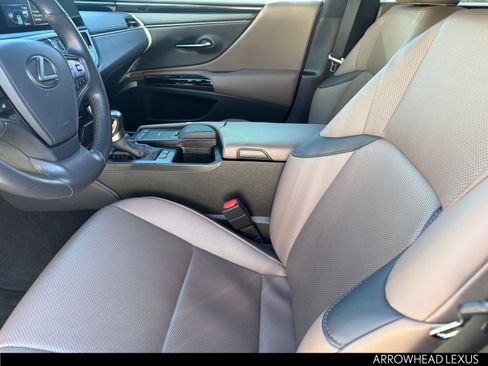 Used 2022 Lexus ES 300h w/ Accessory Package image 12