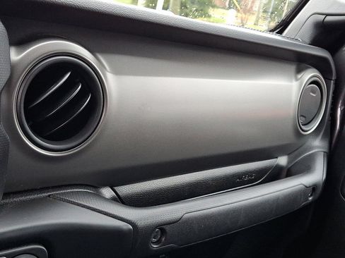 Used 2022 Jeep Gladiator Sport image 31