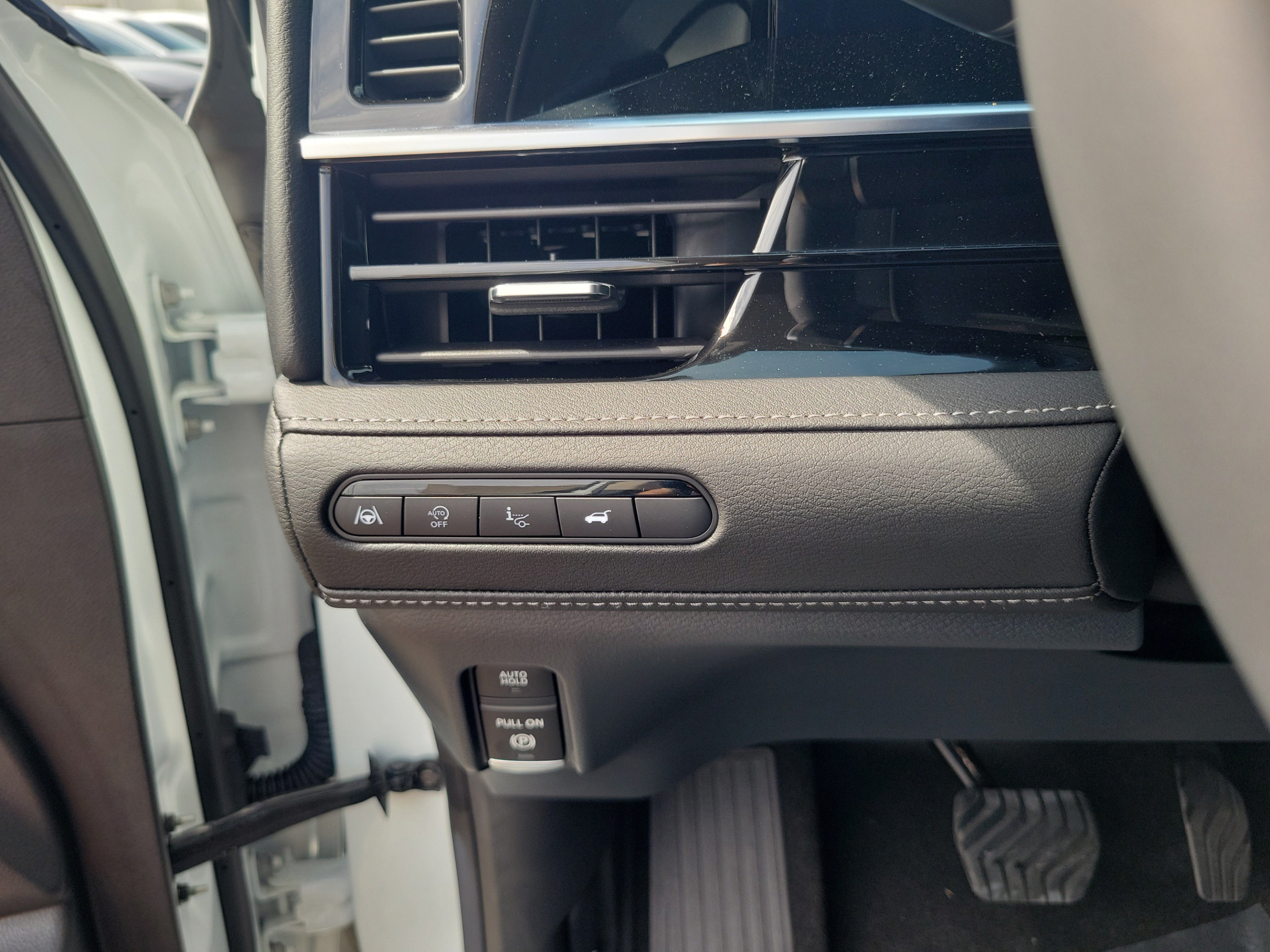 New 2026 INFINITI QX80 Luxe w/ Cargo Package AWD/4WD image 19