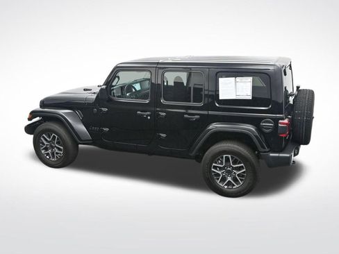 Used 2025 Jeep Wrangler Unlimited Sahara AWD/4WD image 31