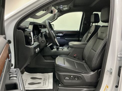 Used 2023 GMC Sierra 1500 Denali AWD/4WD image 8