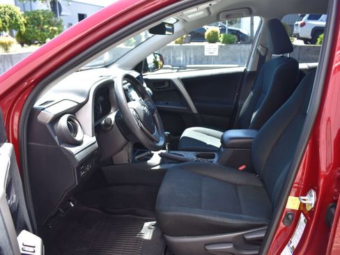 Certified 2018 Toyota RAV4 LE w/ All Weather Liner Package AWD/4WD image 18