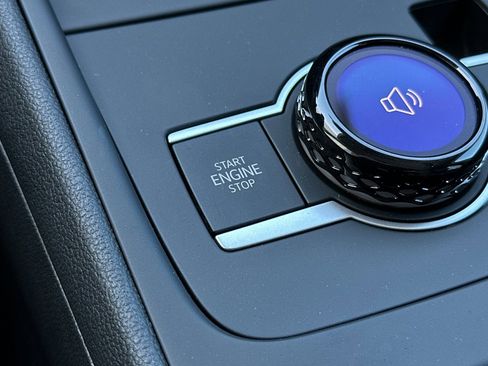 New 2025 Volkswagen Tiguan SE image 22