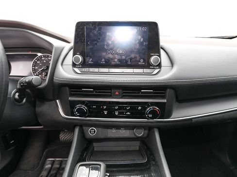 Used 2023 Nissan Rogue S image 18