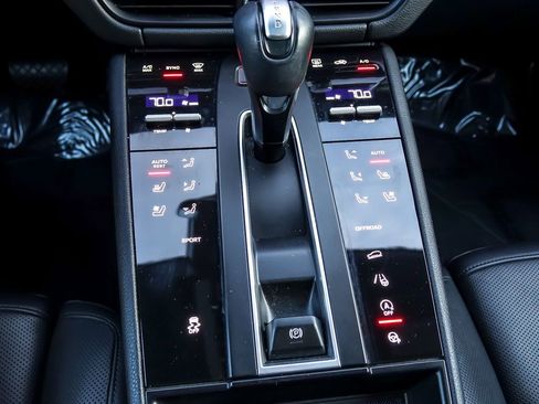 Used 2023 Porsche Macan image 22