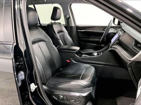 Used 2023 Jeep Grand Cherokee Limited w/ Luxury Tech Group II image 31