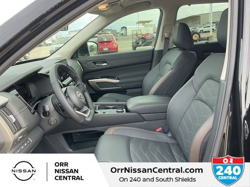 New 2025 Nissan Pathfinder Platinum image 17