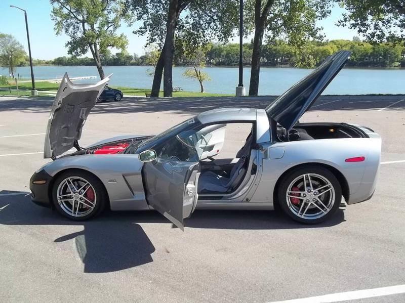 Used 2006 Chevrolet Corvette Coupe w/ Preferred Equipment Group RWD image 24
