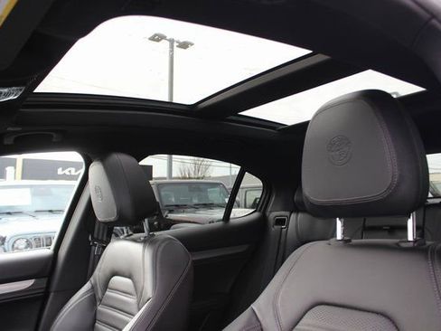 Used 2023 Alfa Romeo Stelvio Veloce image 23