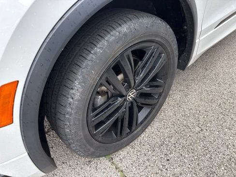 Used 2022 Volkswagen Tiguan SE R-Line AWD/4WD image 9