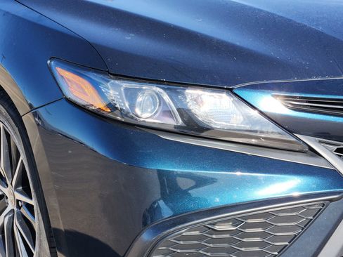 Used 2021 Toyota Camry SE w/ Cold Weather Package image 10