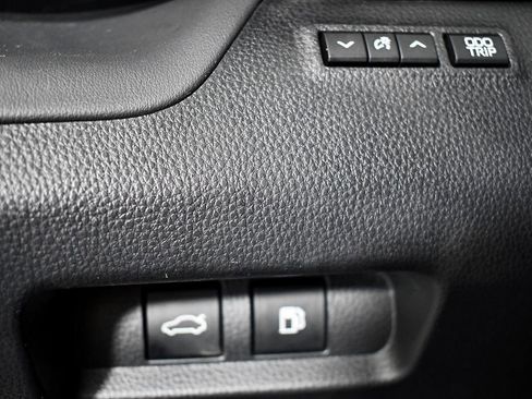 Used 2023 Toyota Crown Platinum image 21