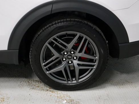 Certified 2025 Ford Explorer ST image 18