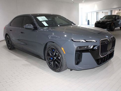 Used 2026 BMW 750e xDrive image 9