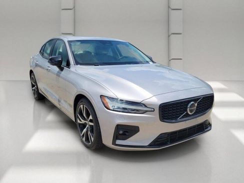 Used 2024 Volvo S60 B5 Plus FWD image 3