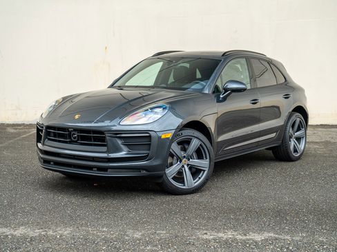 Certified 2025 Porsche Macan AWD/4WD image 1