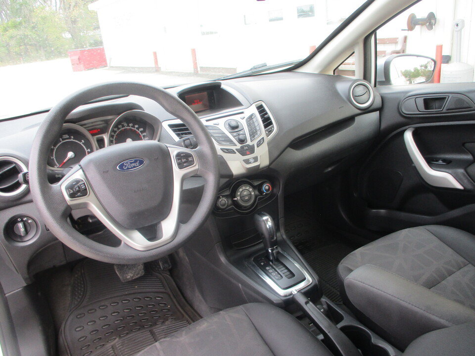 Used 2013 Ford Fiesta SE FWD image 7