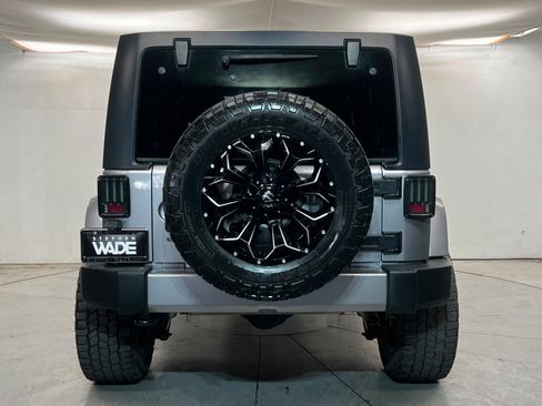 Used 2018 Jeep Wrangler Unlimited Sahara AWD/4WD image 4