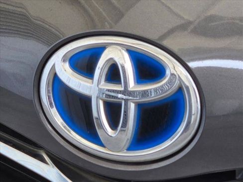 Used 2012 Toyota Prius V Five FWD image 19